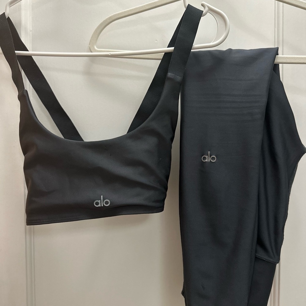ALO Yoga Airlift Take Charge Sports Bra and Airbrush Leggings Set in Anthracite